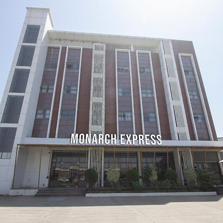 Monarch Express Chakan Hotel Buitenkant foto
