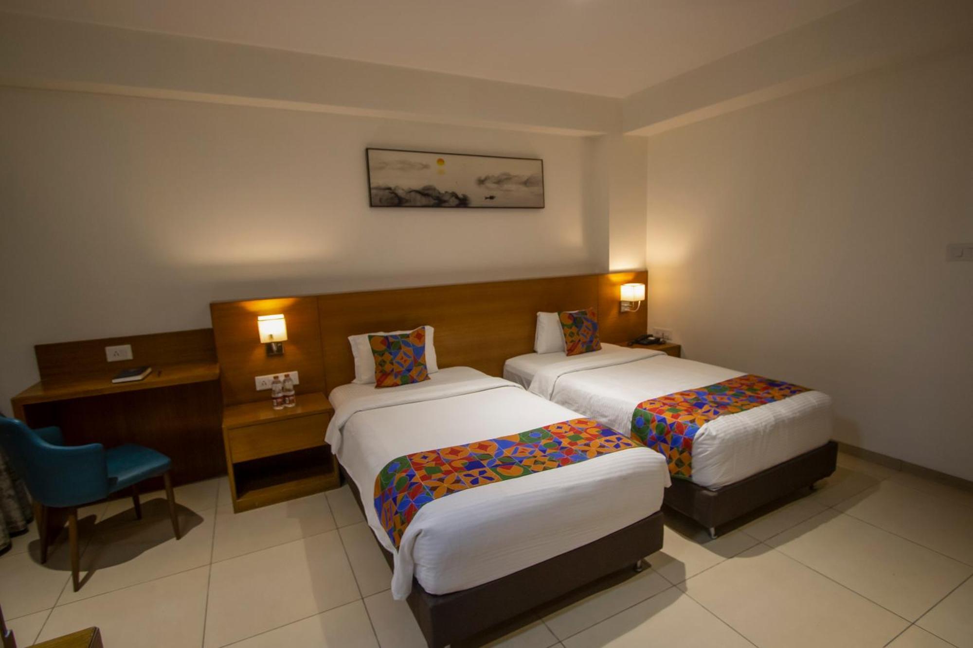 Monarch Express Chakan Hotel Buitenkant foto
