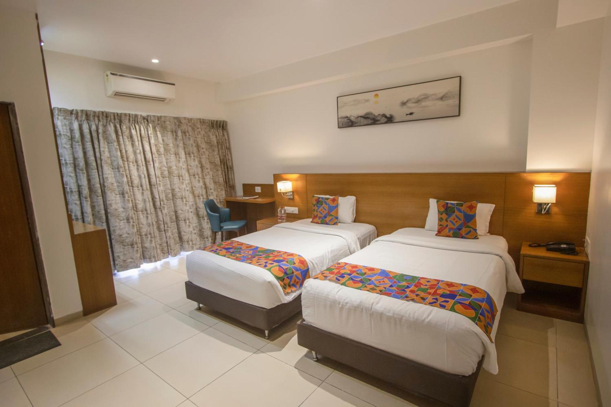 Monarch Express Chakan Hotel Buitenkant foto