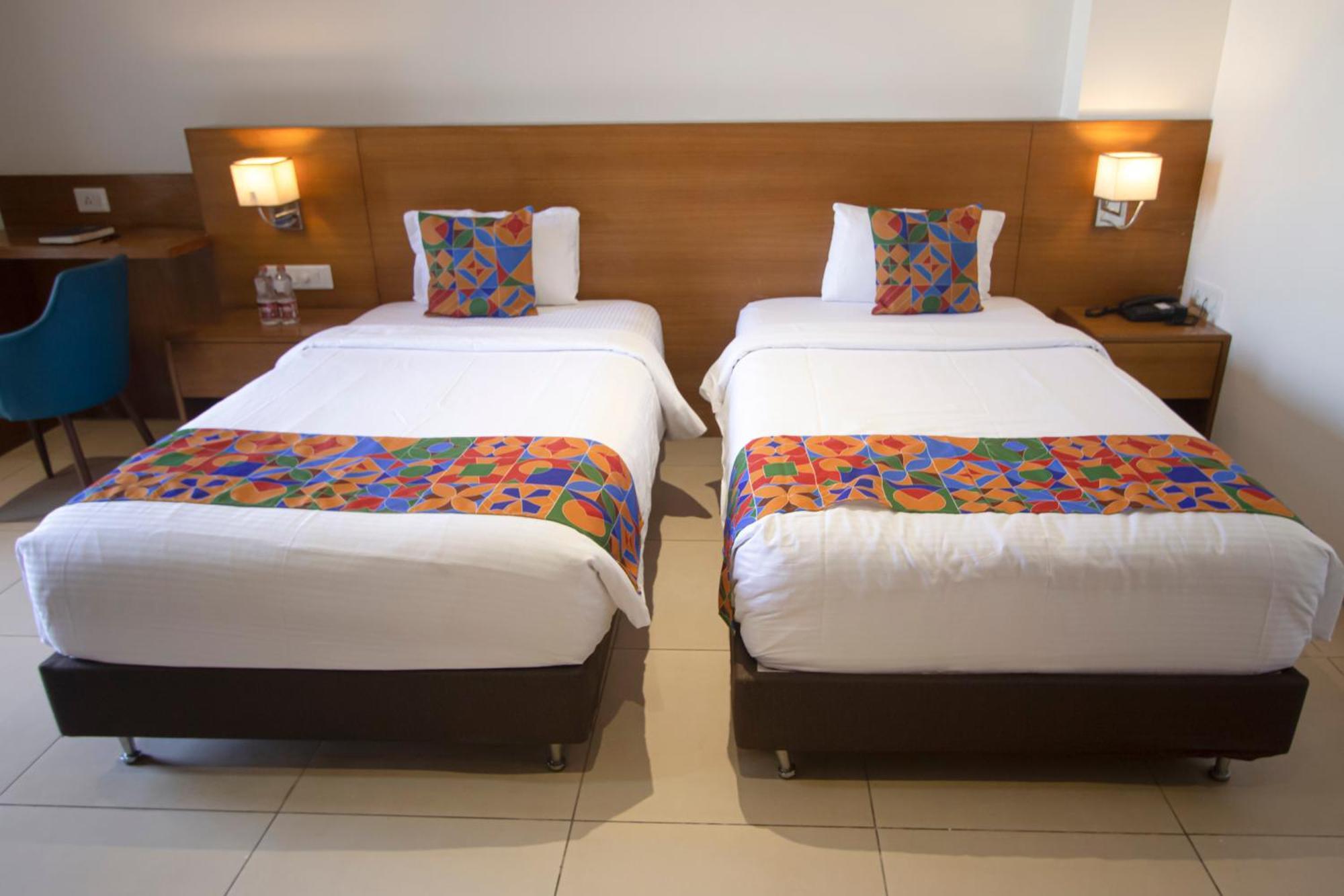 Monarch Express Chakan Hotel Buitenkant foto