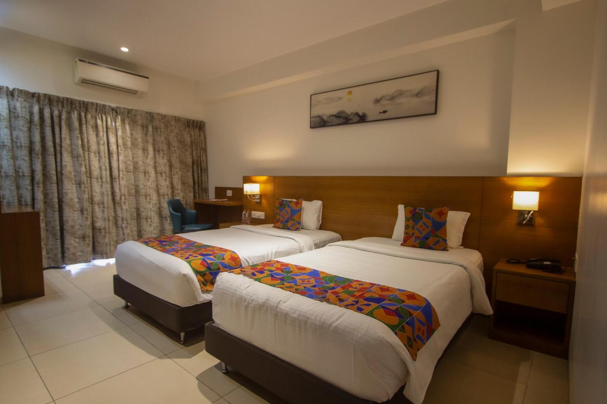Monarch Express Chakan Hotel Buitenkant foto