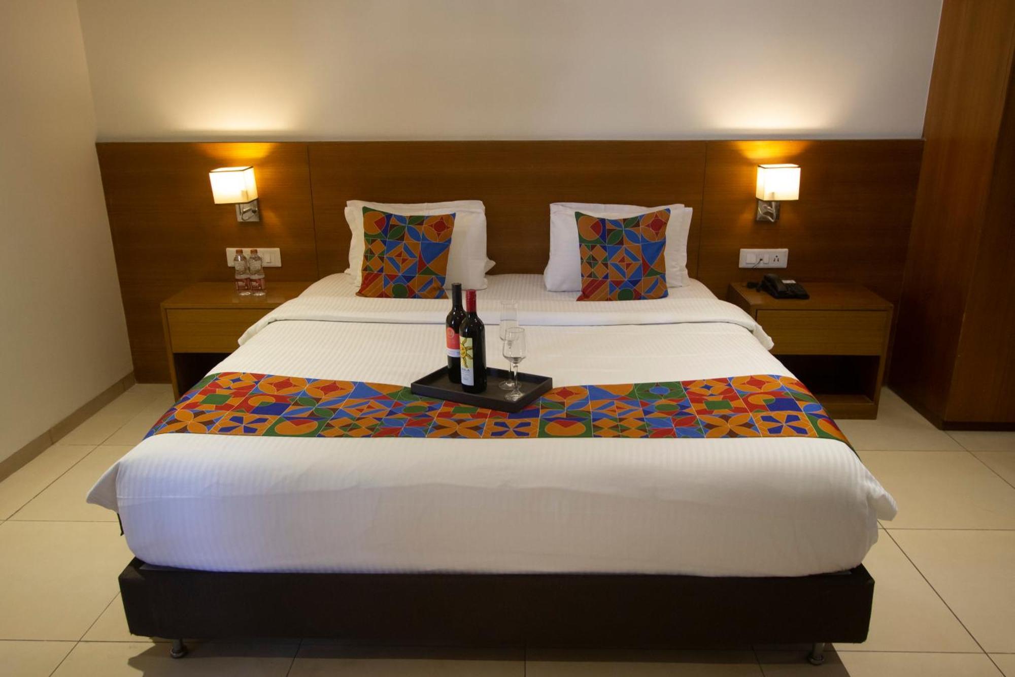 Monarch Express Chakan Hotel Buitenkant foto