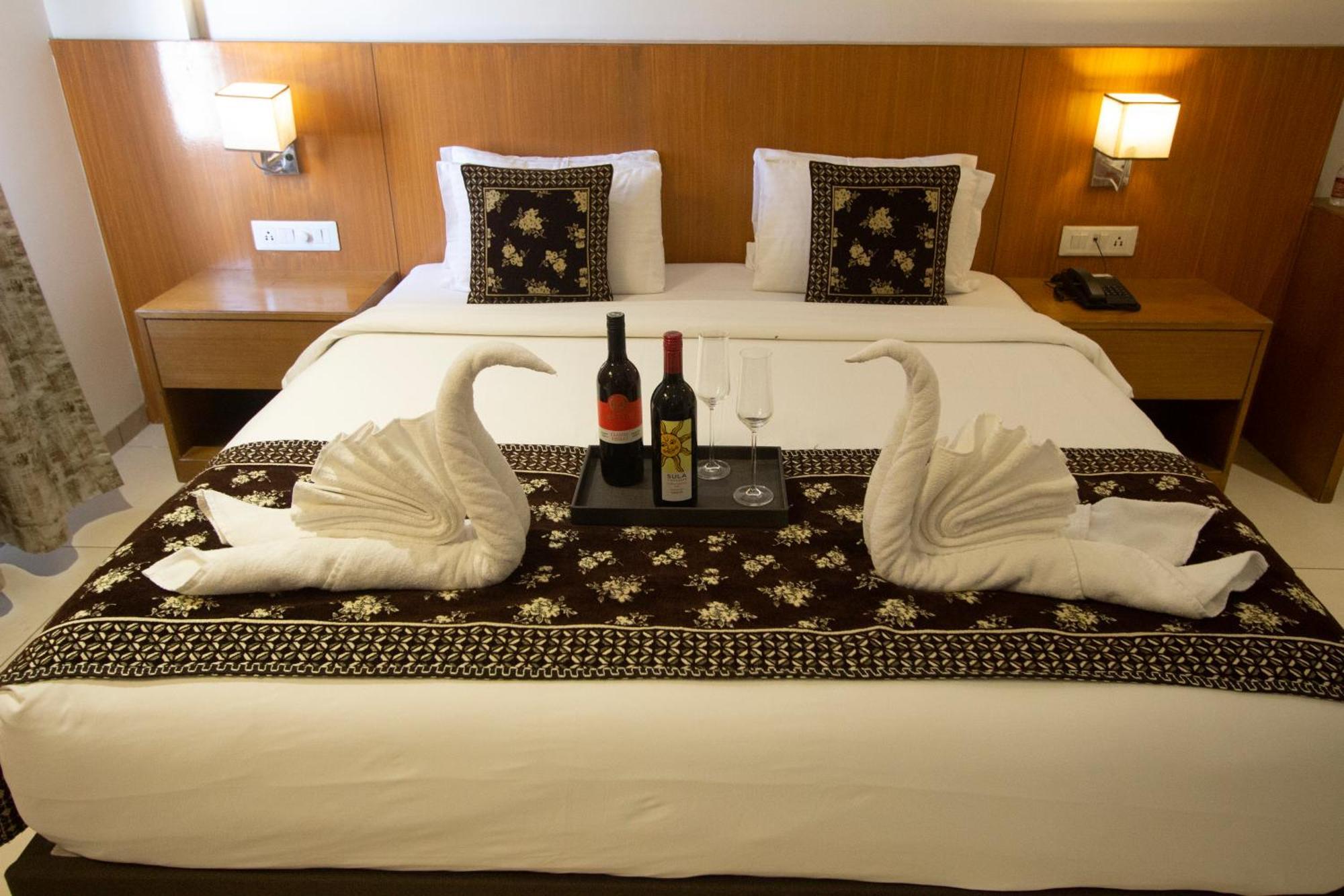 Monarch Express Chakan Hotel Buitenkant foto