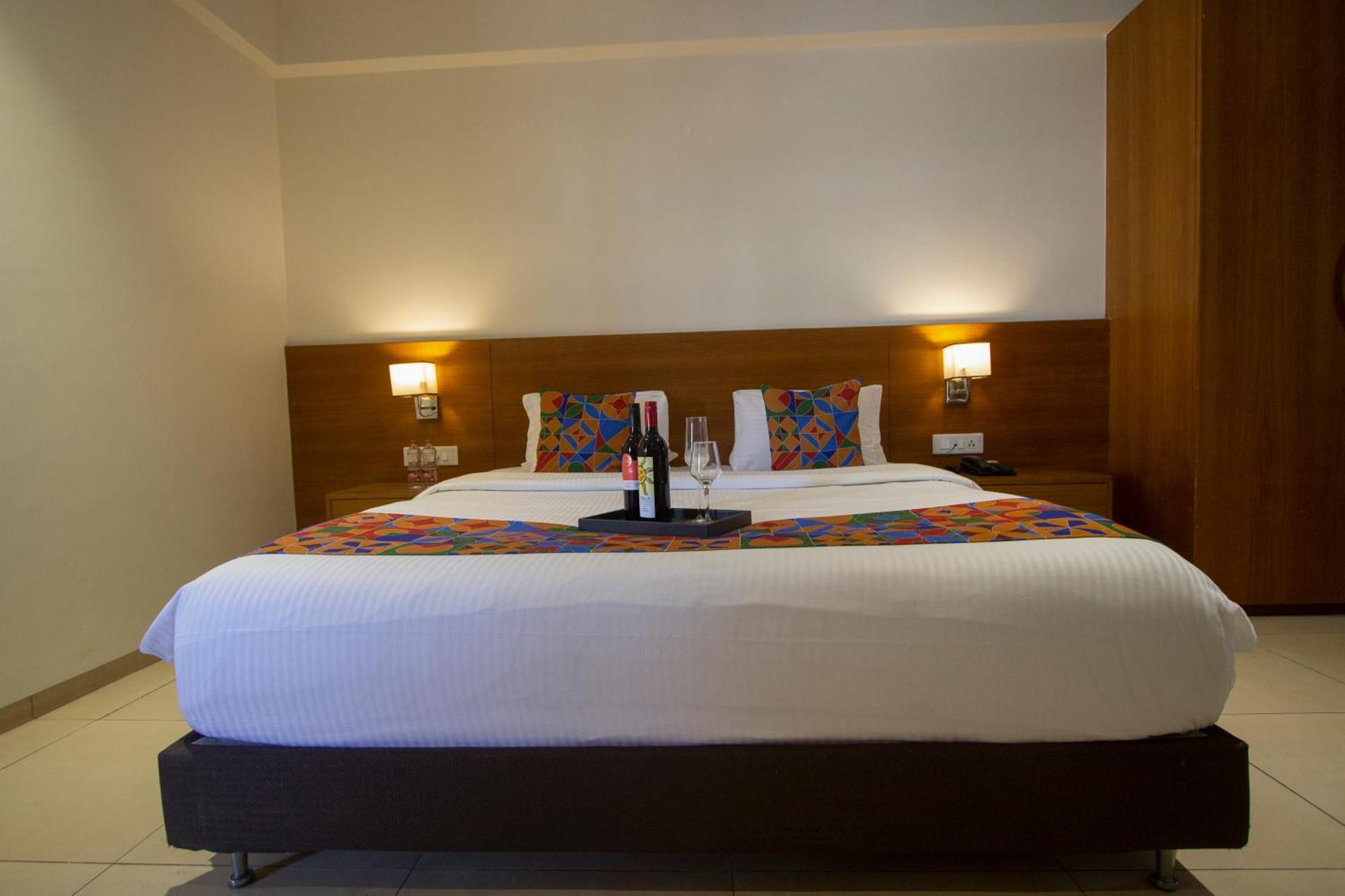 Monarch Express Chakan Hotel Buitenkant foto