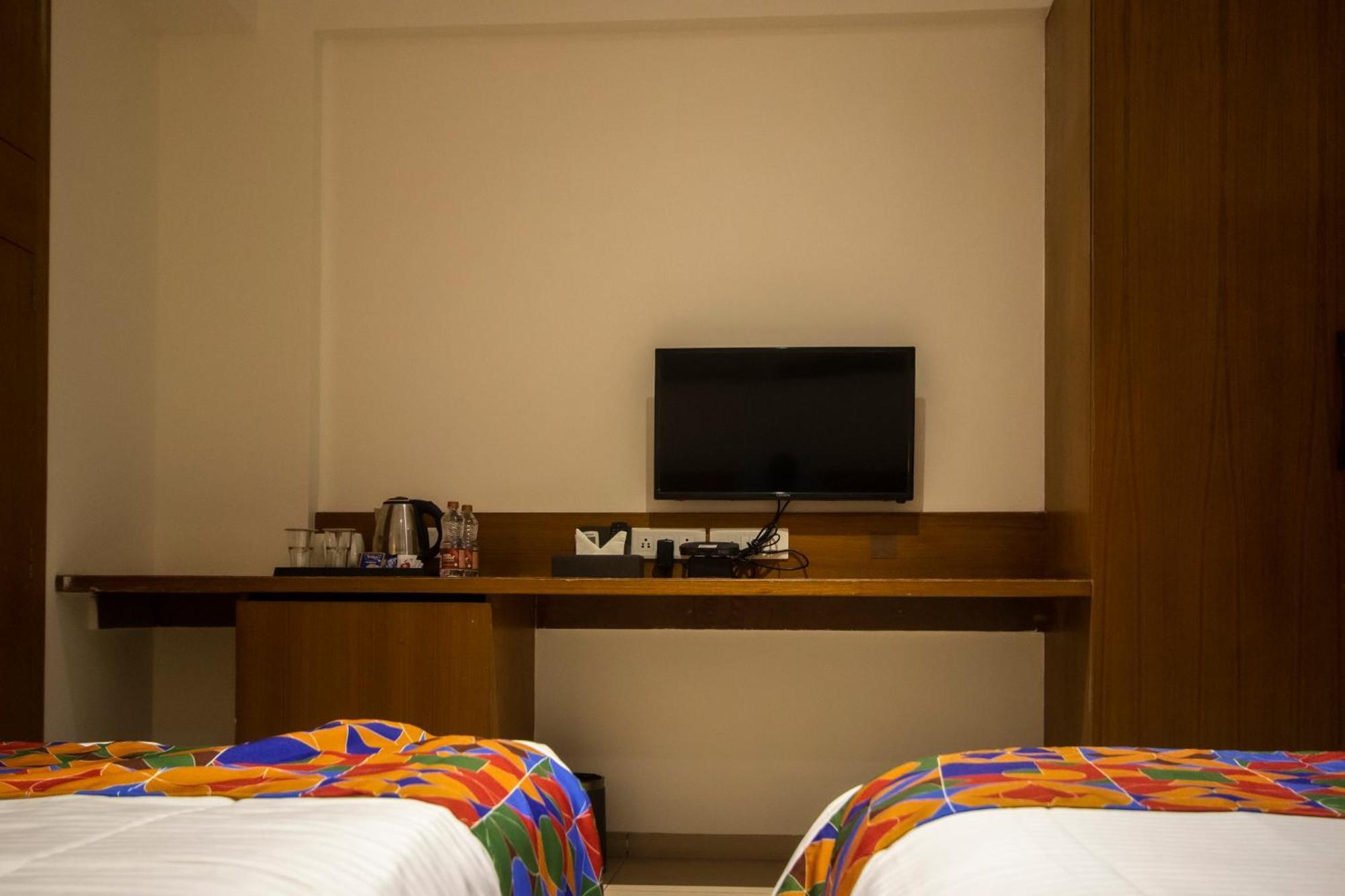 Monarch Express Chakan Hotel Buitenkant foto