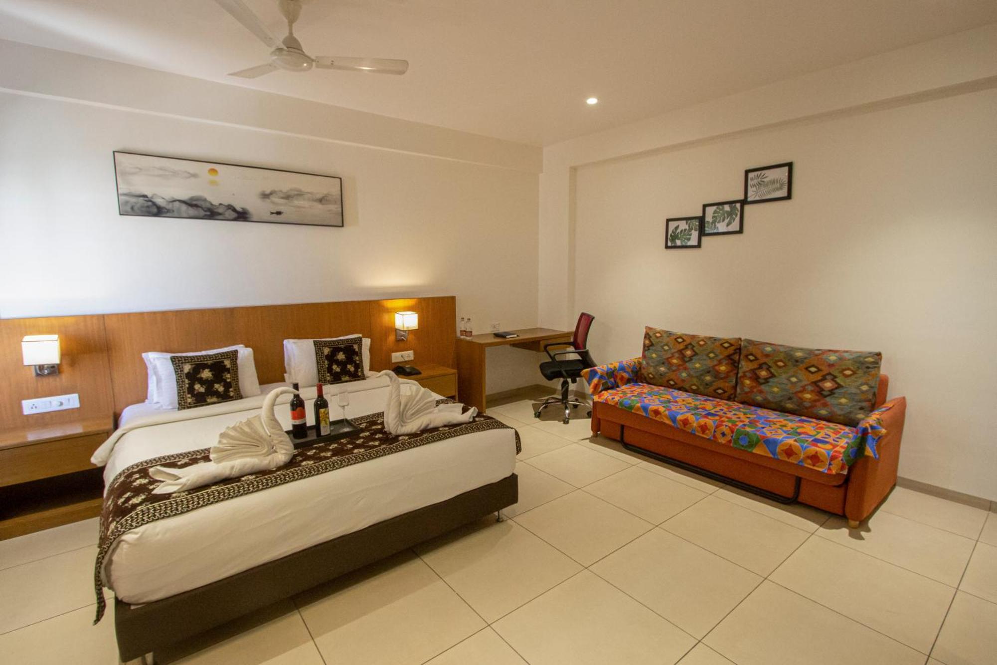 Monarch Express Chakan Hotel Buitenkant foto